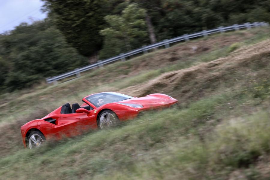  Ferrari 488 Spider 2016 года  (фото 62 из 70)